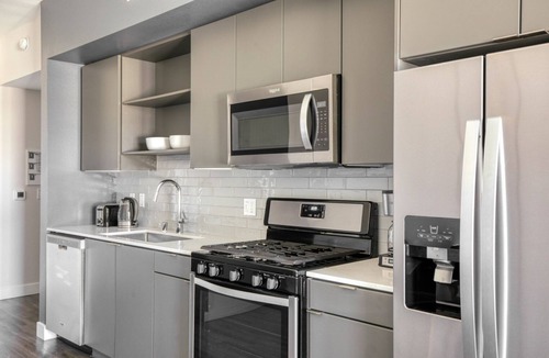Hollywood Apartment | Trendy Hollywood 1BR w/Pool & Gym, nr Santa Monica Blvd, by Blueground