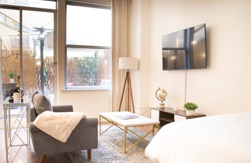 Historic Core Apartment | Trendy Loft with Private Patio in the Central Area of DTLA