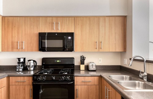 NoHo Arts District Apartment | Trendy North Hollywood 1BR w/Gym & Pool, near TJ & shops, by Blueground