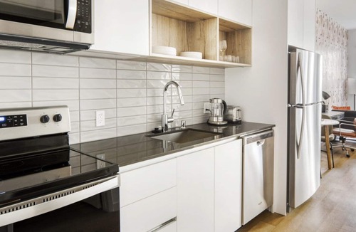 Silver Lake Apartment | Trendy Silverlake Studio w/ W/D, Pool & Gym, nr stadium, by Blueground