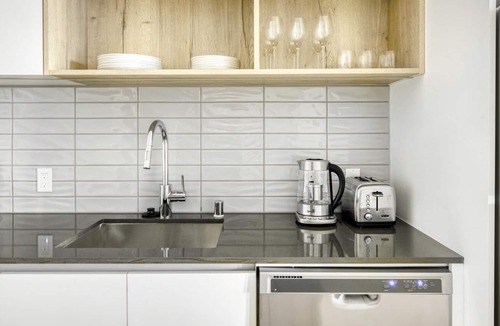 Silver Lake Apartment | Trendy Silverlake Studio w/ W/D, Pool & Gym, nr stadium, by Blueground