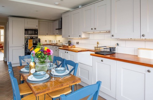 Stratford-upon-Avon Cottage | Trinity Cottage, Stratford-upon-Avon - sleeps 5 guests in 3 bedrooms