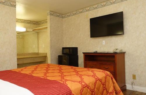 Garden Grove Hotel | Tropic Lodge