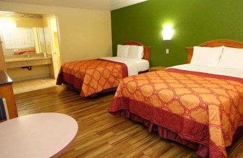 Garden Grove Hotel | Tropic Lodge