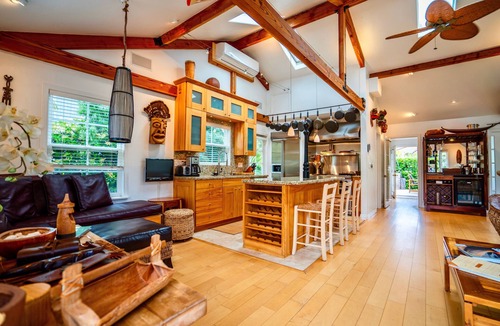 Encinitas House | Tropical Palms Plantation Beach Cottage - Historic Encinitas Walking District