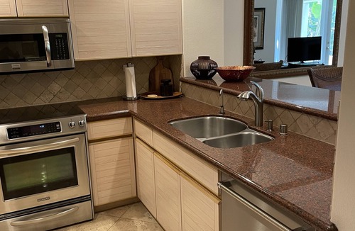 Airport Area Condo | Tropical Upscale Resort Living - Newport Beach - Irvine