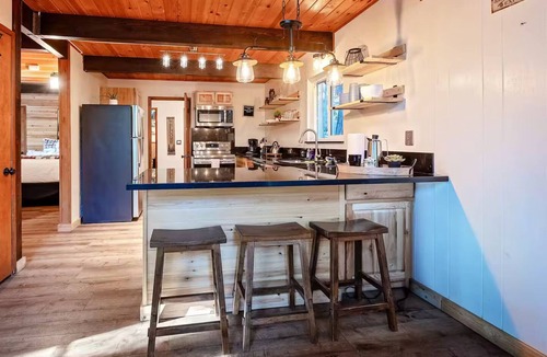 Camp Nelson Cabin | Trout River Cabin - Cozy Quiet Peaceful Retreat