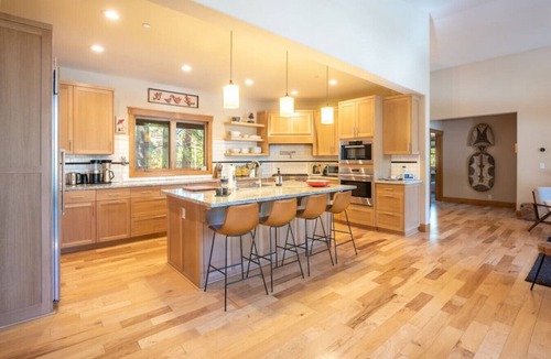 Truckee House | Truckee House · Gorgeous Mountain Oasis, Hot Tub & Chef's Kitchen
