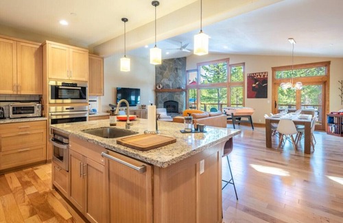 Truckee House | Truckee House · Gorgeous Mountain Oasis, Hot Tub & Chef's Kitchen