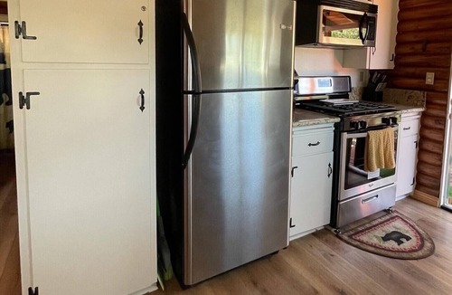 Arrowbear Lake Cabin | True Log Cabin, located 4 miles from Snow Valley, with an Awesome wooden Deck.