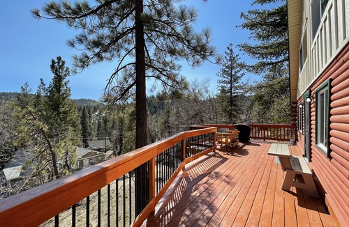 Arrowbear Lake Cabin | True Log Cabin, located 4 miles from Snow Valley, with an Awesome wooden Deck.