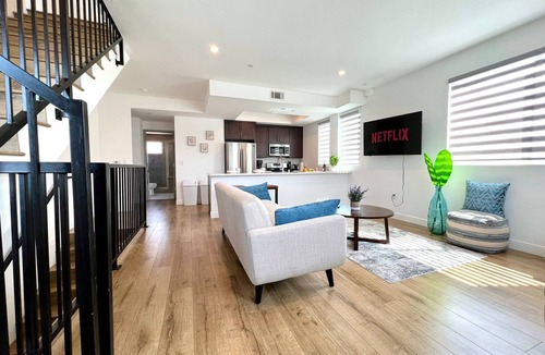 Pico-Union House | Truly Special LA Gem private rooftop deck VIEWS