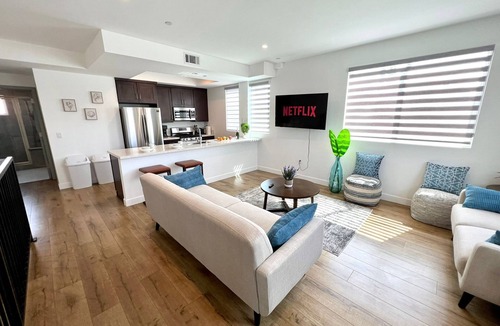 Pico-Union House | Truly Special LA Gem private rooftop deck VIEWS