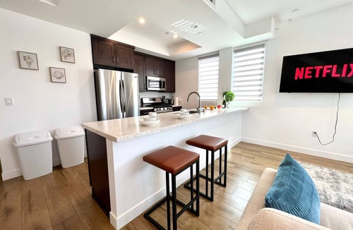 Pico-Union House | Truly Special LA Gem private rooftop deck VIEWS