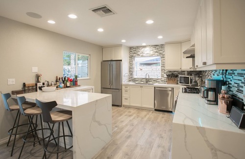 Indio House | "Tulip Play House"5 Bedrooms 3.5 bath Pool & Spa w/Built in BBQ, big side yard