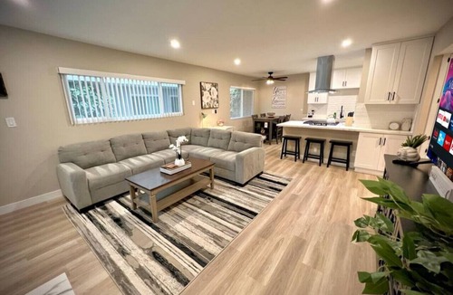 Montrose Apartment | Turn-key 2 Bedrooms | Move-In Ready!