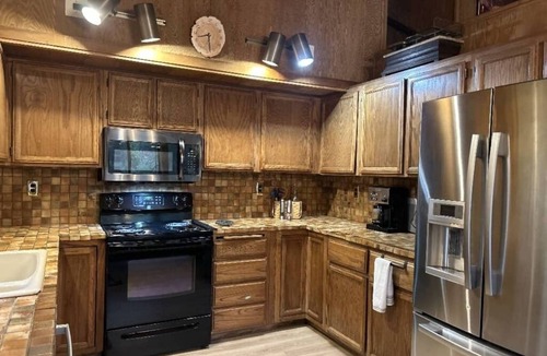 Bridgeport House | Twin Lakes,CA. Views, Beautifully Decorated, Private/Quiet; Fish in the Creek