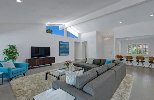 Twin Palms House | Twin Palms Tranquility by Oranj Palm