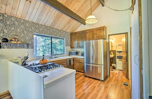 Twin Peaks House | Twin Peaks Cabin Less Than 4 Mi to Lake Arrowhead!