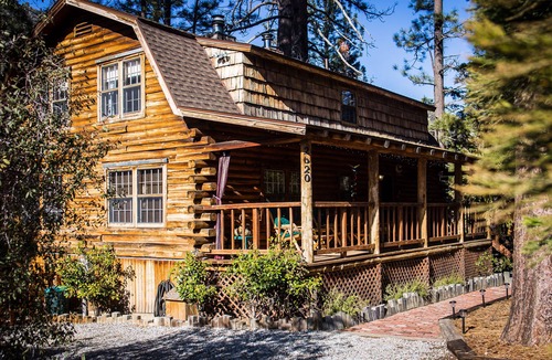 Pine Mountain Club Cabin | Twin Pines Getaway-Authentic Log Cabin with Lake and Golf Course Views