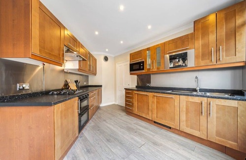 Belgravia Apartment | Two Bed Apartment in Belgravia with Balcony