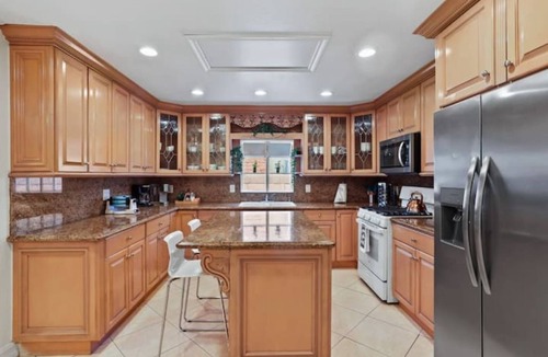 Santa Ana House | Ultra Clean Playcation - King Beds, Game Room + Fire Pit - JWA, Disney & Beaches