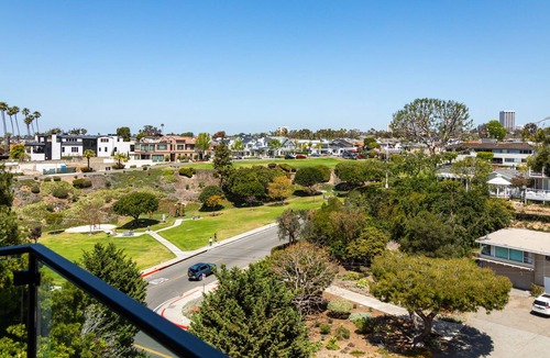 Corona del Mar House | Ultra Luxury Modern Beach Retreat with Private Elevator!!!