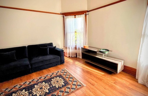North Central House | Ultra Private Historic Home near Rose Bowl Old town Pasadena