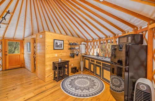Wishon Apartment | Unique authentic yurt stay near Yosemite National Park