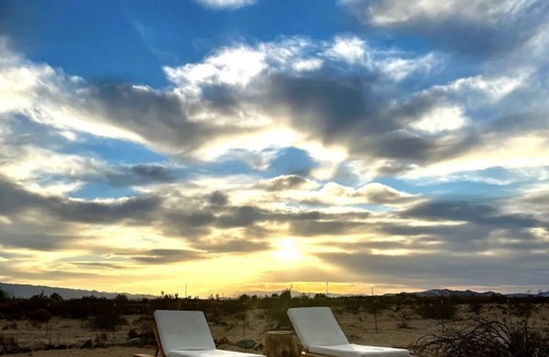 Wonder Valley Cabin | Unique cozy retreat near Joshua Tree Park nPool/Hot tub
