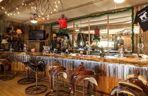 Morongo Valley House | Unique Desert Experience for a Romantic Getaway Ideal for Exotic Animal Lovers in Morongo Valley, California.