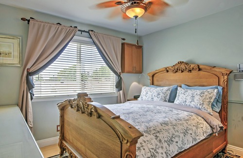 Sutter Villa | Unique Long Beach House w/Garden, Grill & Balcony!