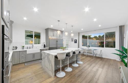 Studio City Bed & Breakfast | Universal Studios Villa with Pool & Guesthouse
