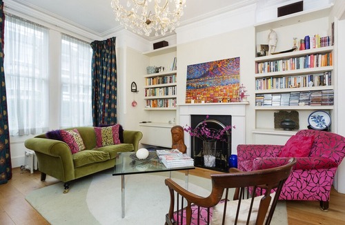 Kentish Town House | UP TO 20% OFF - A comfortable yet funky home sleeping 8 in vibrant Camden- Veeve