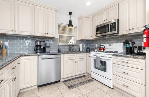 Lantern District Condo | Updated 2 bedroom Lantern District condo all on 1 level. Walk to beaches/harbor.