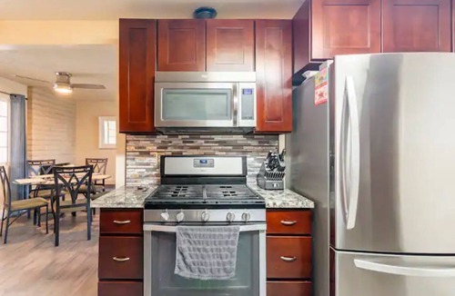 Mount Wilson House | Updated 4 Bedroom Home with Pool and Den