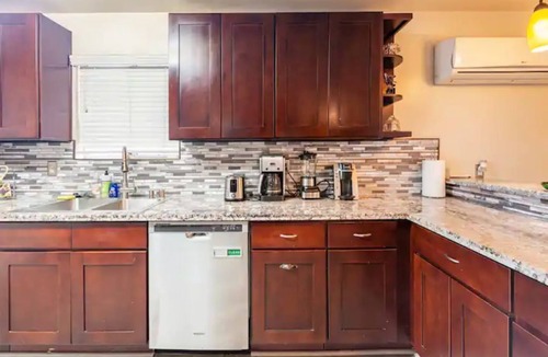 Mount Wilson House | Updated 4 Bedroom Home with Pool and Den