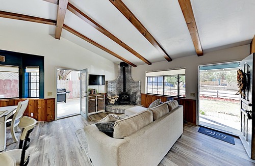 Woodlands Cabin | ❤UpdatedCabin with ★FirePlace★HotTub★BBQ★EVCharger★Boardgames❤Arcade🕹Firepit