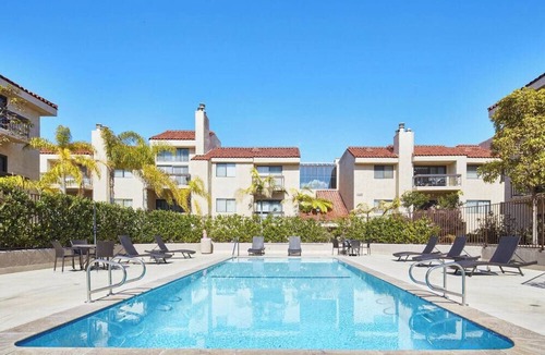 Playa Del Rey Condo | Upscale Condo - Pool, Gym, Close to Beach