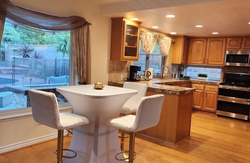 Mission Viejo House | Upscale family home w/heated pool- Near beaches/legoland/Disneyland!