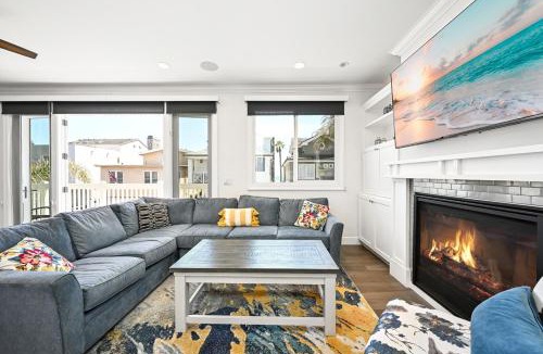 Santa Ana Heights House | Upscale Home with Rooftop Deck, Jacuzzi, & Firepit