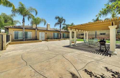 Alessandro Heights Apartment | Upscale Triplex w/Pool Access in Riverside!