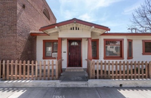 Whittier House | Uptown Whittier Bungalow; near Disney, DTLA, Universal Family/dog friendly.