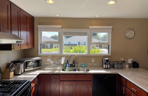 El Monte House | Urban 2-Bedroom House Newly Remodeled with WiFi, AC, PPV TV in lovely El Monte