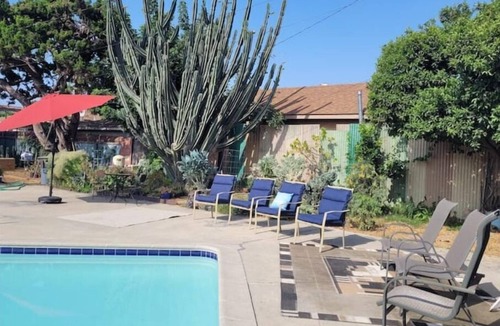 North Long Beach House | Urban Farm House +Hot Tub+Pool