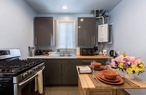 Burbank Apartment | Urban Refuge - Opulent Retreat with Full Gourmet Kitchen & Washer/Dryer Inside
