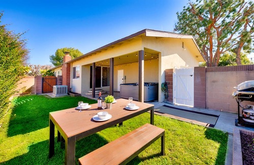 Anaheim Colony Historic District House | 153 m² House ∙ 4 bedrooms ∙ 10 guests