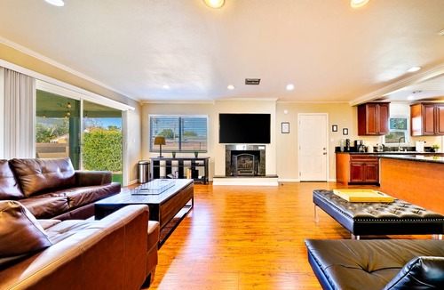 Anaheim Colony Historic District House | 153 m² House ∙ 4 bedrooms ∙ 10 guests