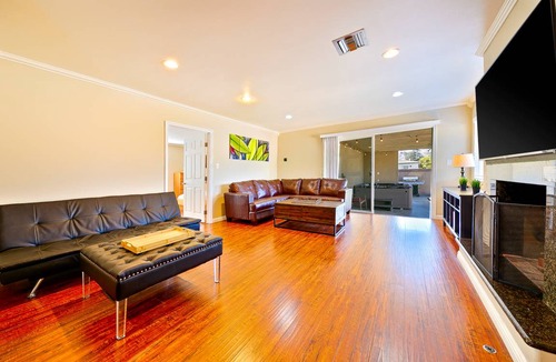 Anaheim Colony Historic District House | 153 m² House ∙ 4 bedrooms ∙ 10 guests