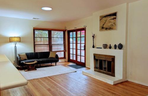 Sherman Oaks House | Entire House,Convinient location in Los Angeles , near Universal, Hollywood, Pets Friendly, Free WIFI